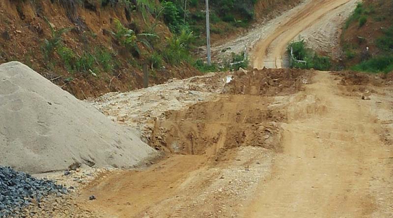 Jalan Ella-Kalan yang menelan dana milyaran rupiah