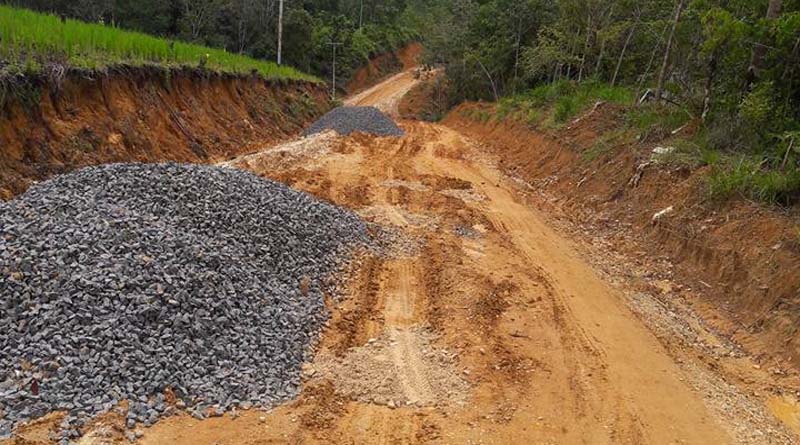 Ruas jalan Ella-Nanga Kalan dengan nilai kontrak lebih dari Rp 4,6 miliar yang gagal dikerjakan 100 persen