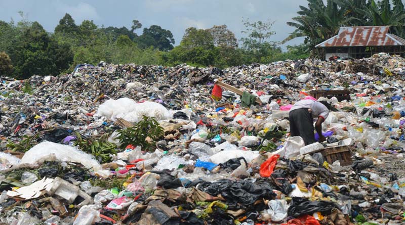  Sampah di TPA Melawi yang masih berstatus open damping