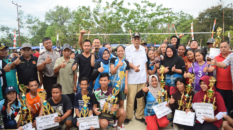 Bupati Jarot Tutup Turnamen Volly Dedai CUP