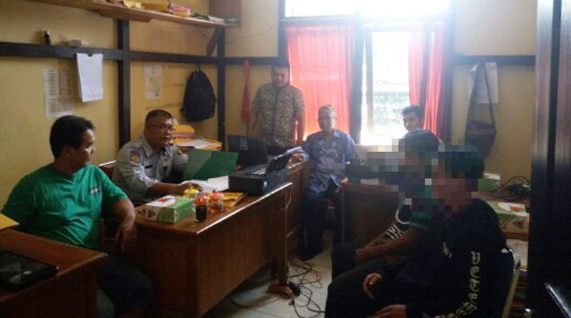 Diversi yang dihadiri oleh Anggota Unit PPA Sat Reskrim Polres Melawi, Bapas Sintang Penata TK 1, Korban dan Tersangka L beserta keluarganya