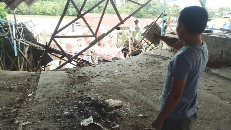 Kondisi bangunan pasar laja yang ambruk---kalimantan-news.com