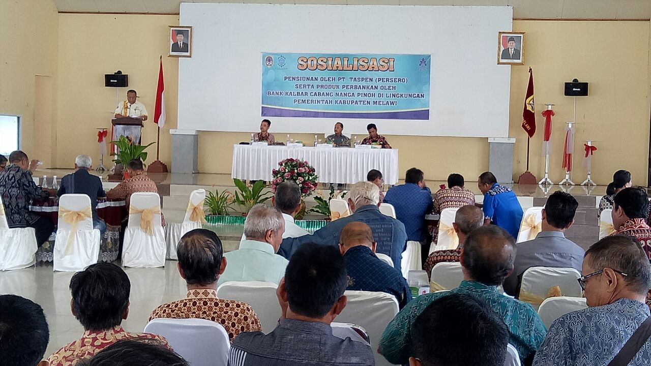 
Sekda Melawi ketika membuka kegiatan Sosialisasi Pensiunan oleh PT Taspen Persero serta produk perbankan oleh bank kalbar Cabang Nanga Pinoh di Lingkungan Pemerintah Melawi