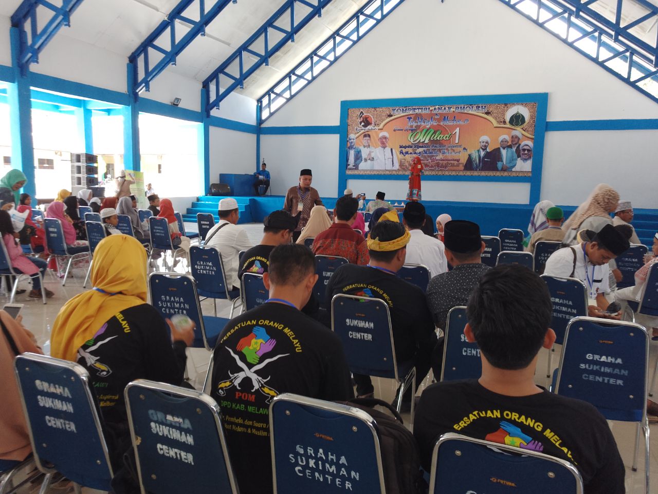 Seorang anak ketika tampil sebagai peserta Dai cilik dalam kompetisi anak sholeh yang dilaksanakan Rijaluun Mabawi dan Pejuang Subuh