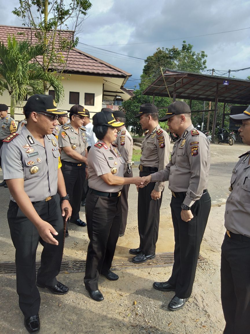 Waka Polda Kalbar, Brigjen Pol Dra. Sri Handayani, M. H ketika mengunjungi Polres Melawi