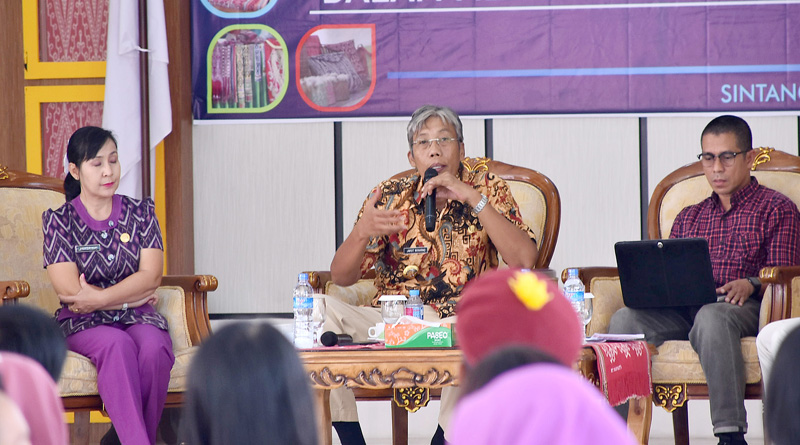 sosialisasi dan pelatihan tentang pengembangan ekonomi kreatif