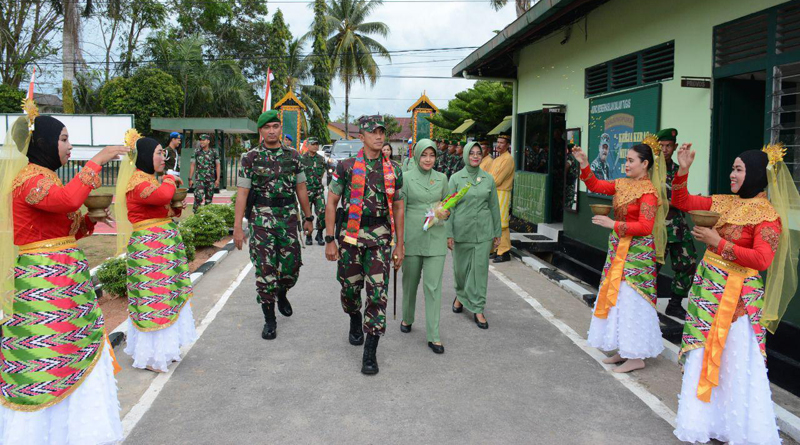 Komandan Korem 121/Abw, Kolonel Inf Bambang Trisnohadi