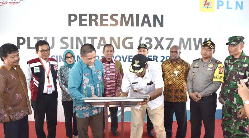 Penandatanganan Prasasti PLTU 3x7 MW Oleh Bupati Sintang, Jarot Winarno