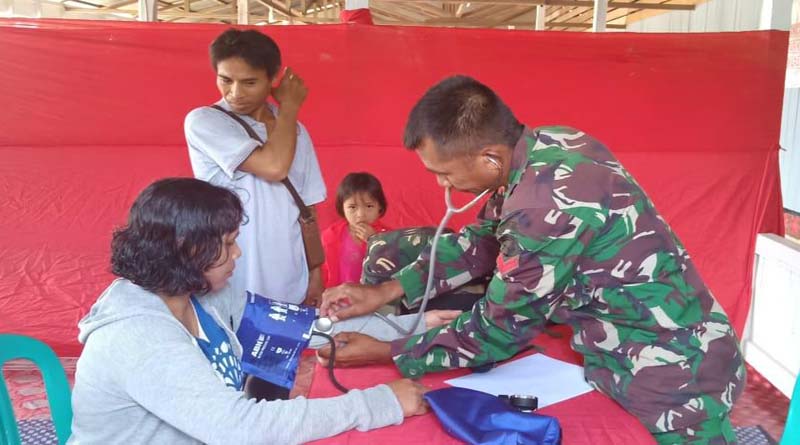 Pengobatan Gratis Oleh TNI di Perbatasan