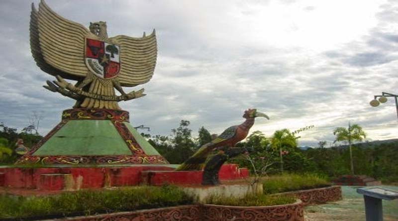 Tugu Burung Garuda di Perbatasan 