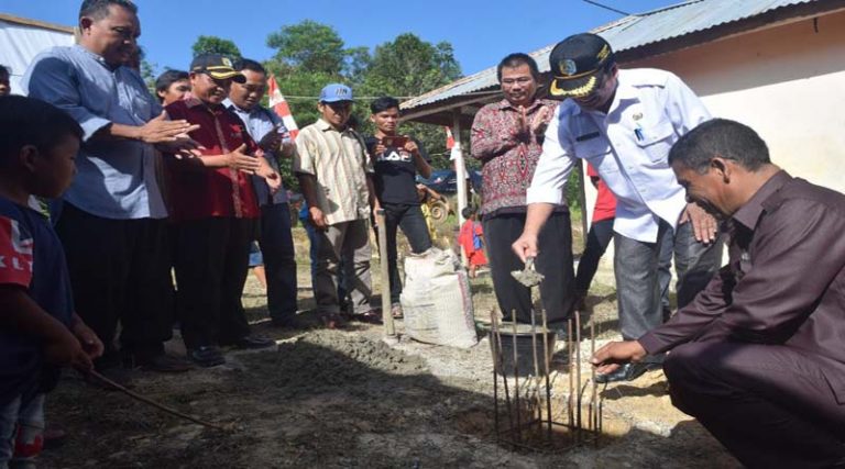 Melkianus Saat Menghadiri Peletakan Batu Pertama Pembangunan Gereja