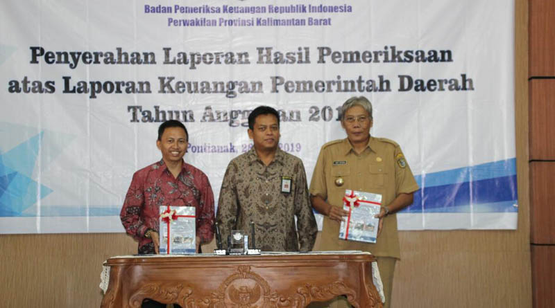 Bupati  Dan  Ketua DPRD Kabupaten Sintang,   Menerima Penyerahan Laporan Hasil Pemeriksaan Atas Laporan Keuangan Pemerintah Daerah Tahun Anggaran 2018