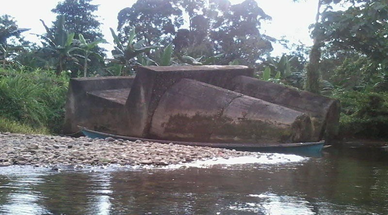 Abutment jembatan yang berada di Sungai Ella
