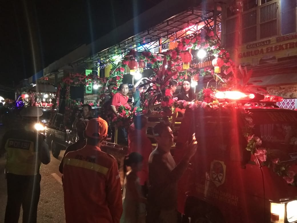 Belasan mobil hias yang memeriahkan pawai lampion pada peryan CapGo Melwi Melawi (Dedi Irawan/Kalimantan-News)