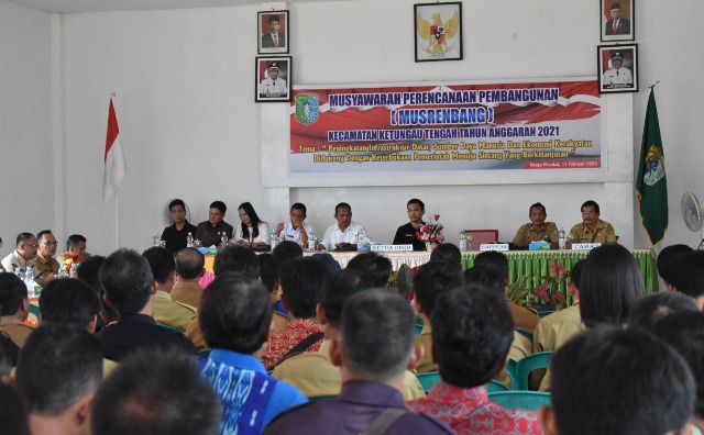 Ketua DPRD Sintang, F Ronny Saat Menghadiri Musrenbang di Ketungau Tengah, Selasa (11/2/2020)
