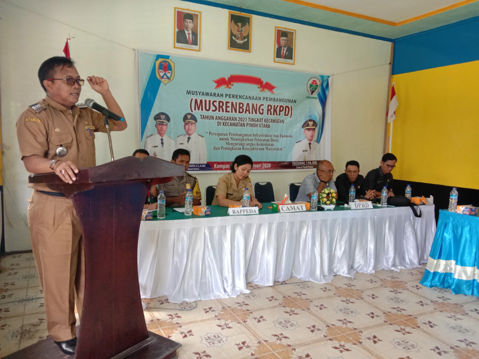 Camat Pinoh Utara, Yusenno, ketika memberikan arahan dalam pelaksanaan Musrenbangcam Pinoh Utara (Dedi Irawan/Kalimantan-News) 