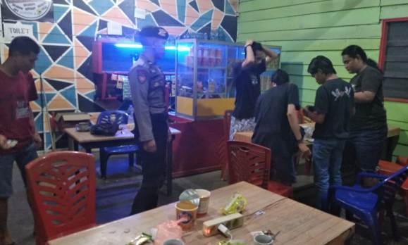 Satuan Samapta Polres Sekadau meningkatkan patroli malam di sejumlah ruas jalan kota Sekadau, Kamis (26/03/2020)