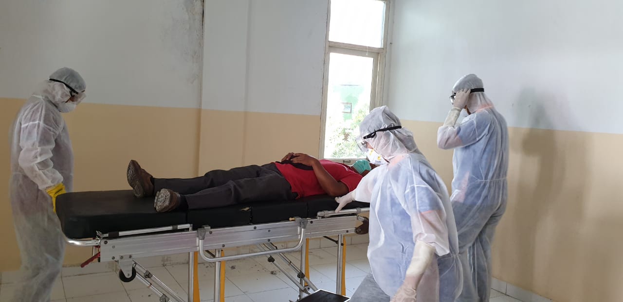 Simulasi atau pelatihan Penanganan kasus corona virus yang dilakukan pihak RSUD Kabupaten Melawi. (Ist) 