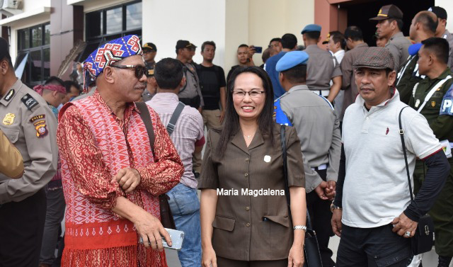 Maria Makdalena Anggota DPRD Sintang Saat Mengikuti Aksi Damai di PN Sintang