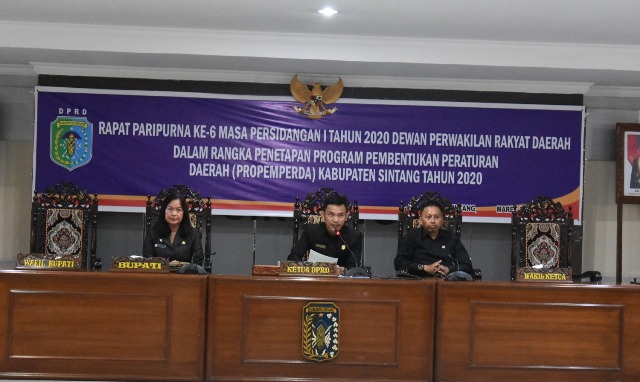 Ketua DPRD Sintang Florensius Ronny Pimpin Rapat Terhadap Penetapan Program Propemperda