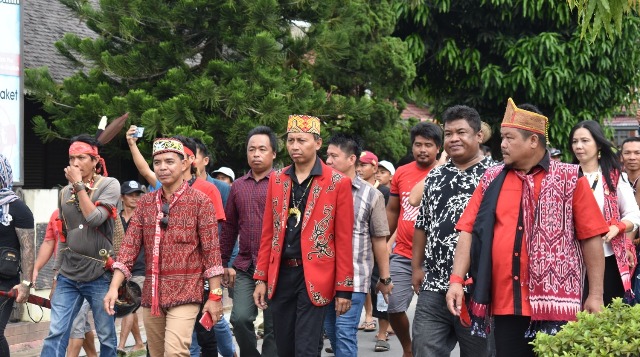Wakil Ketua DPRD Sintang Jeffray Edward Pimpin Aksi Damai di PN Sintang 