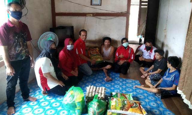DPK PKPI Sekadau Kembali Berikan Bantuan Sembako Pada Warga