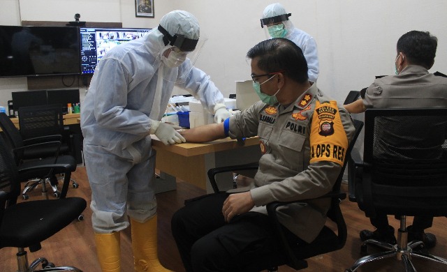 Kapolres Sekadau AKBP Marupa Sagala, Saat Menjalani Rapid Test
