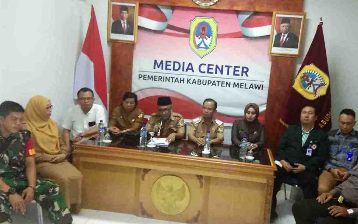Bupati Melawi, Panji, didampingi Forkopinda ketika memimpin konfrensi pers. (Ist)