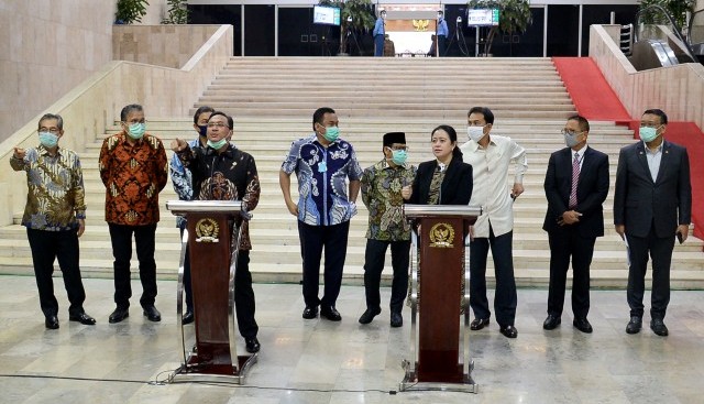 Ketua DPR Dr. (H.C.) RI Puan Maharani dalam konferensi pers usai menggelar pertemuan dengan Pimpinan BPK RI, di Gedung Nusantara IV, Senayan, Jakarta, Selasa (30/6/2020). Foto : Andri/Man