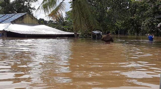 Rumah Warga di Kabupaten Melawi Yang Terendam Banjir. Poto: Irawan