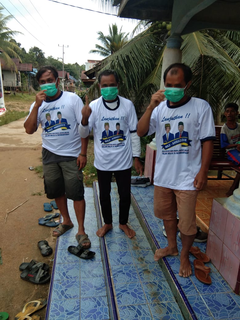 Sejumlah warga yang berkomitmen untuk memenangkan pasangan PANAH pada Pilkada Melawi 2020. (Ist) 