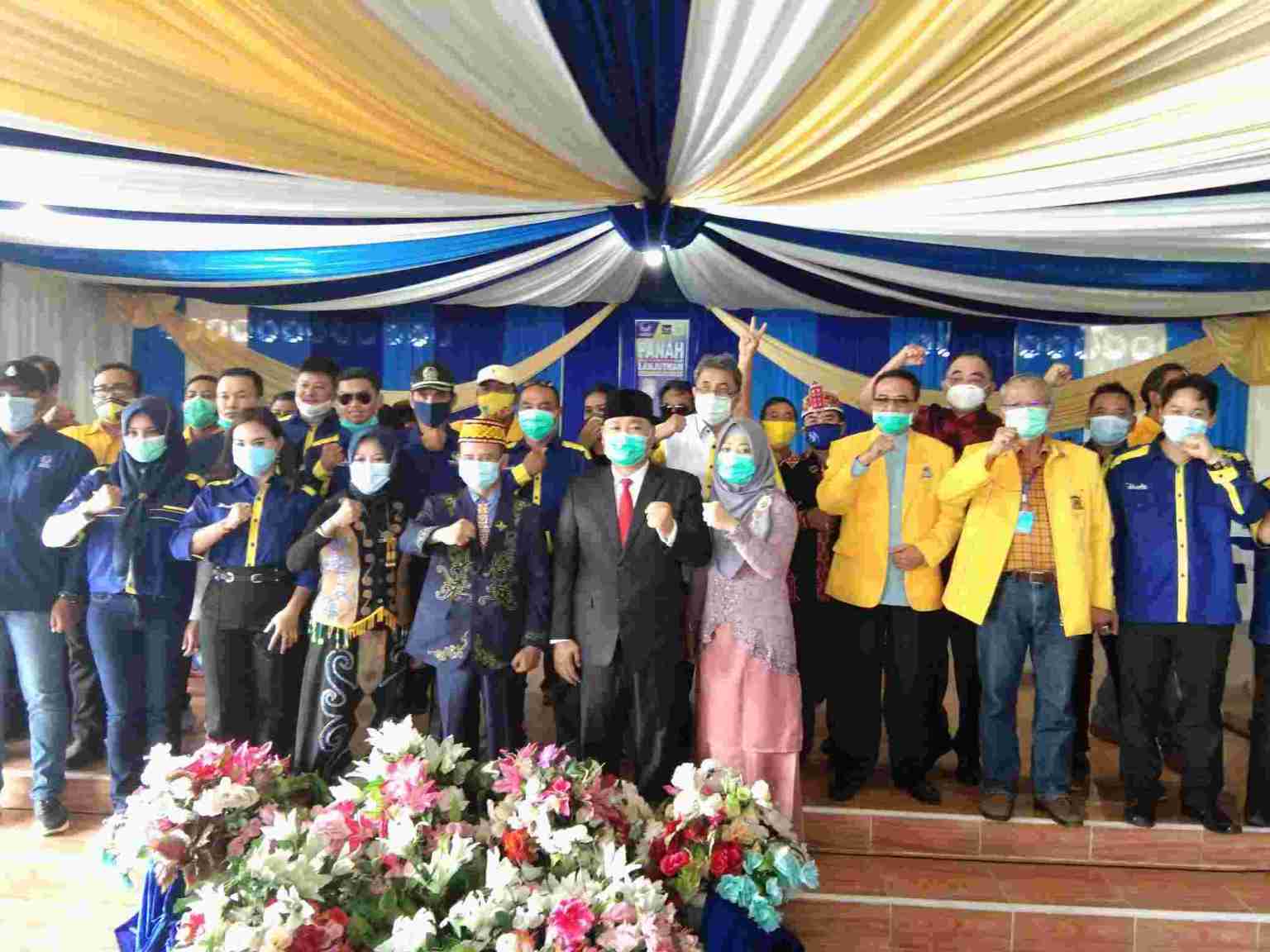 Pasangan PANAH saat melaksanakan Deklarasi di Kurnia Water Park Desa Tembawang Panjang. (Ist) 