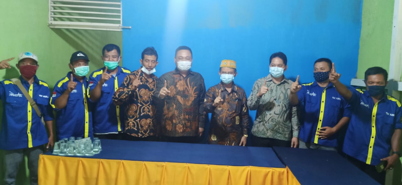 Pasangan PANAH, bersama relawan di Kecamatan Pinoh Selatan. (Ist) 