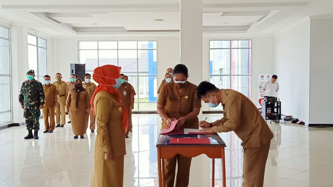 ASN saat melakukan penandatanganan fakta integritas menjaga netralitas dalam Pilkada Melawi 2020. (Ist) 