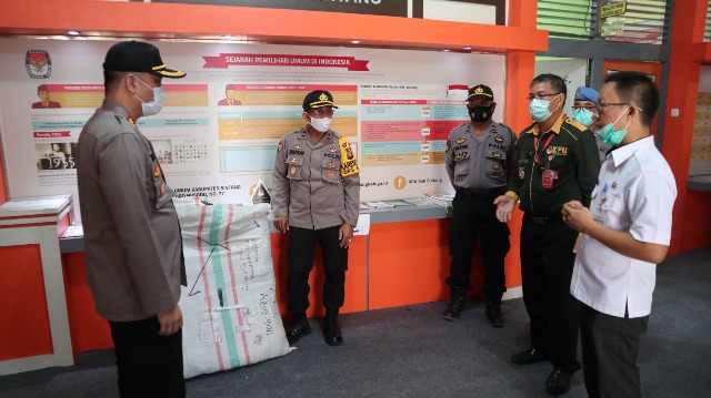 Kapolres cek kesiapan Pilkada Sintang 2020 di Kantor Bawaslu dan KPU