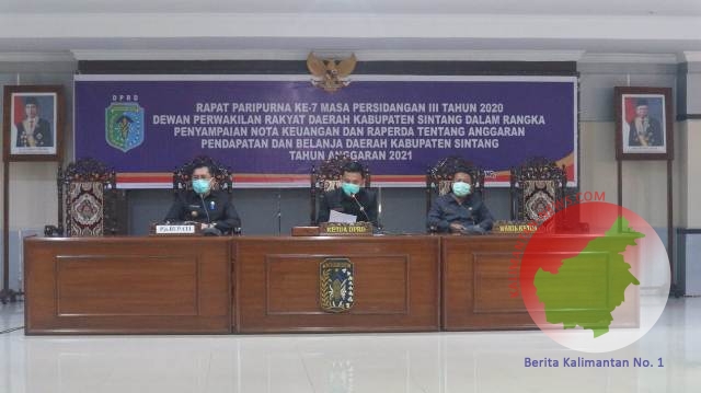Ketua DPRD Sintang, Florensius Ronny saat memimpin Rapat Paripurna, Selasa 10/11/2020
