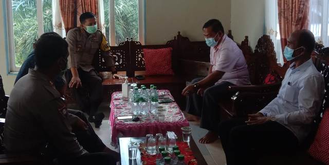 Kapolres Melawi Saat Silaturahmi Ke Ketua DAD Kabupaten Melawi, Senin 2/11/2020.
