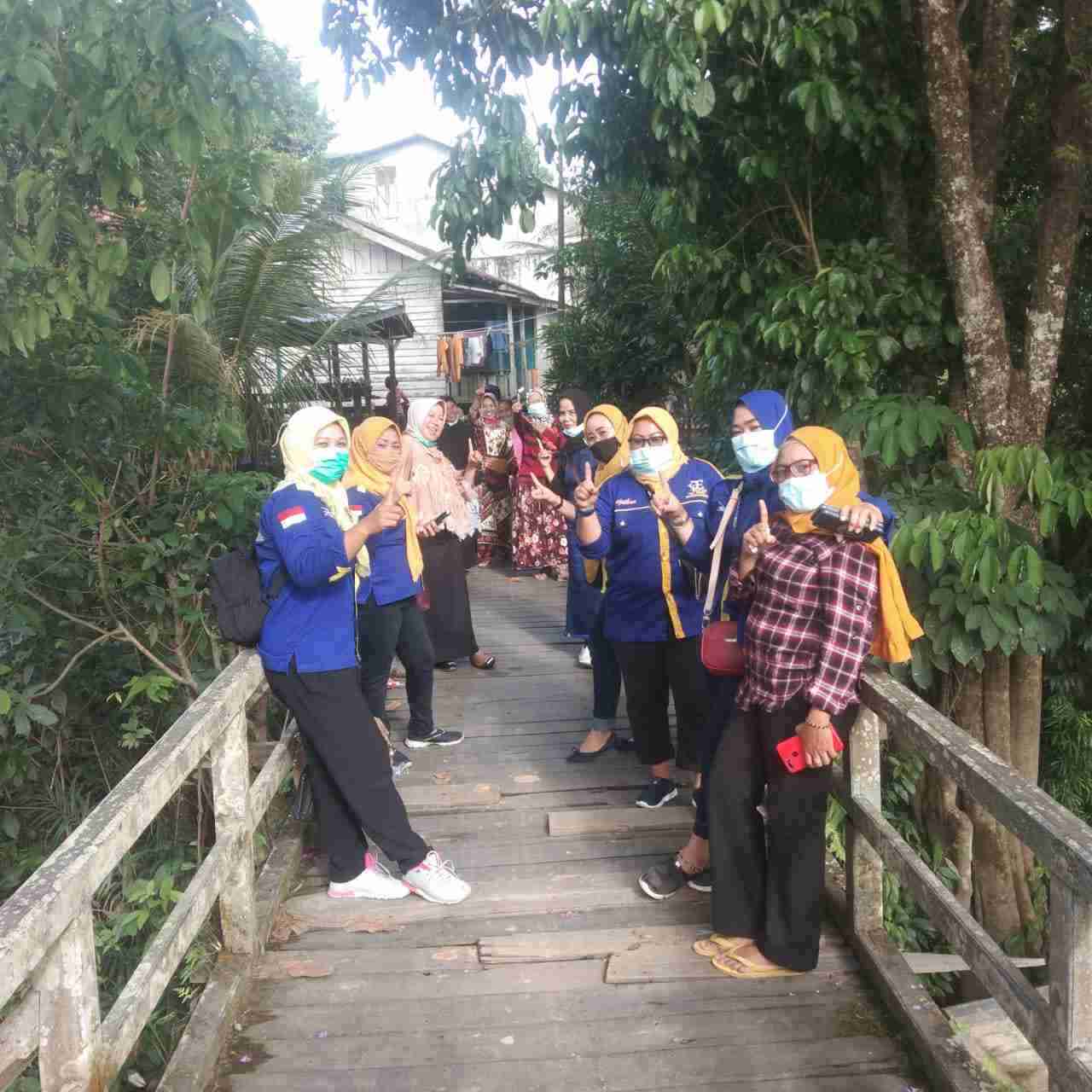 Kaum hawa desa Kompas Raya yang siap memenangkan pasangan PANAH. (Ist) 