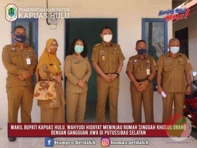 Wakil Bupati Kapuas Hulu, Wahyudi Hidayat meninjau rumah singgah khusus orang dengan gangguan jiwa di Putussibau Selatan