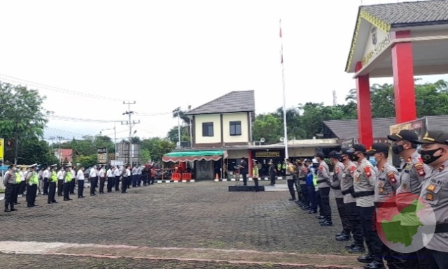 Apel Gelar Pasukan Terkait Kesiapan Pengamanan Idul Fitri 1442 H Tahun 2021, Di Halaman Mapolres Sanggau, Rabu (5/5/2021).