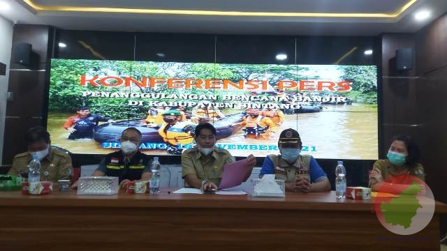 Konfrensi Pers Terkait Banjir di Sintang
