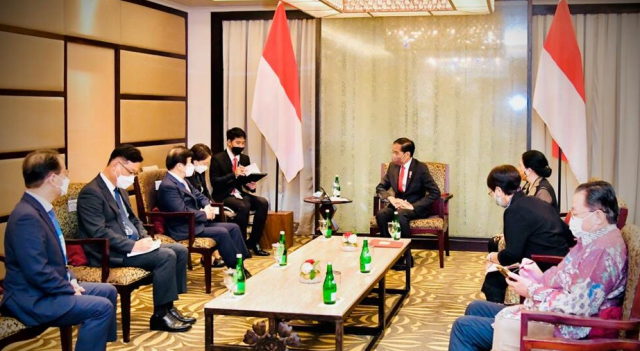 Presiden Joko Widodo bertemu Park Byeong Seug, Ketua Majelis Nasional Republik Korea di Bali International Convention Center (BICC), Kabupaten Badung, Minggu malam, 20 Maret 2022. Foto: BPMI Setpres/Laily Rachev