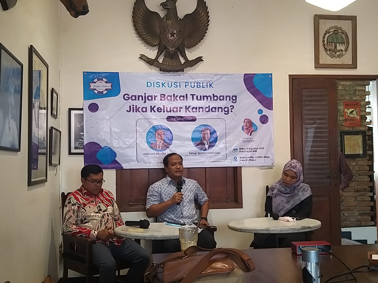 Komunitas Lingkar Diskusi kembali menggelar diskusi publik dengan mengangkat tema “Ganjar Bakal Tumbang Jika Keluar Kandang?” yang berlangsung di Bakoel Coffee Cikini, Jakarta Pusat. Rabu, (10/8/2022).