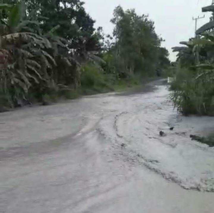 Jebolnya tanggul Tuyak, milik PT KPUC pada Minggu pagi (14/8/2022) membuat masyarakat Malinau Selatan marah. Menurut warga kemarahan mereka disebabkan oleh jebolnya tanggul Tuyak yang mengakibatkan air limbah mencemari Sungai Malinau.