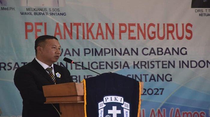 Hery Jambri saat memberikan sambutan usai dilantik menjadi Ketua DPC PIKI Sintang.