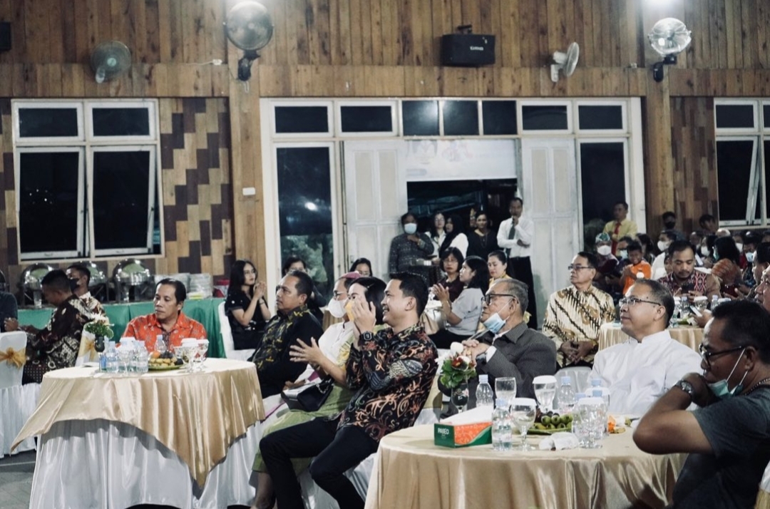 Ketua DPRD Sintang, Florensius Ronny saat menghadiri perayaan HUT ke-90 Paroki Katedral Kristus Raja Sintang, yang berlangsung di Balai Kenyalang, Minggu (20/11/2022) malam.