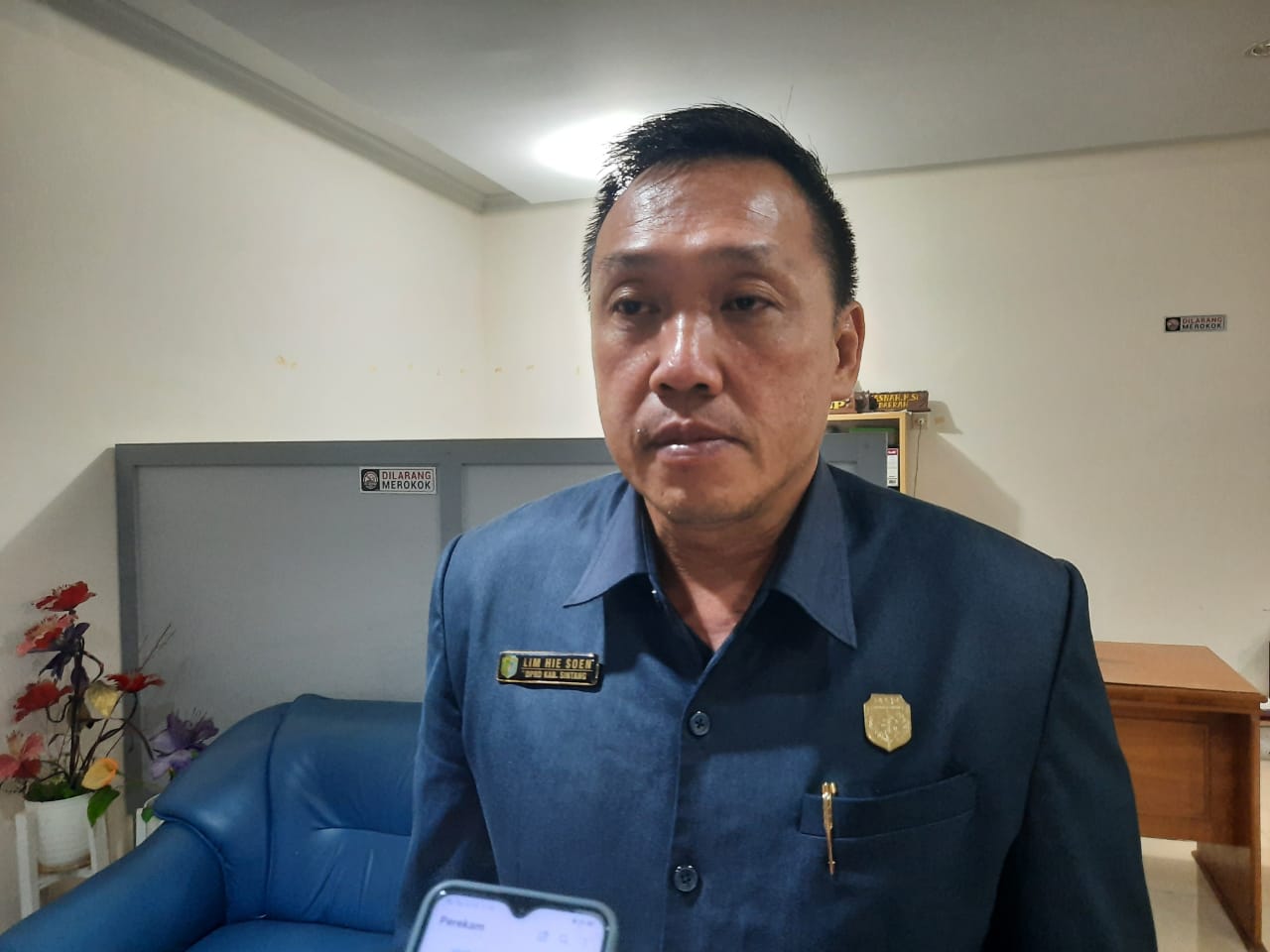 Anggota DPRD Sintang. Lim Hie Soen.