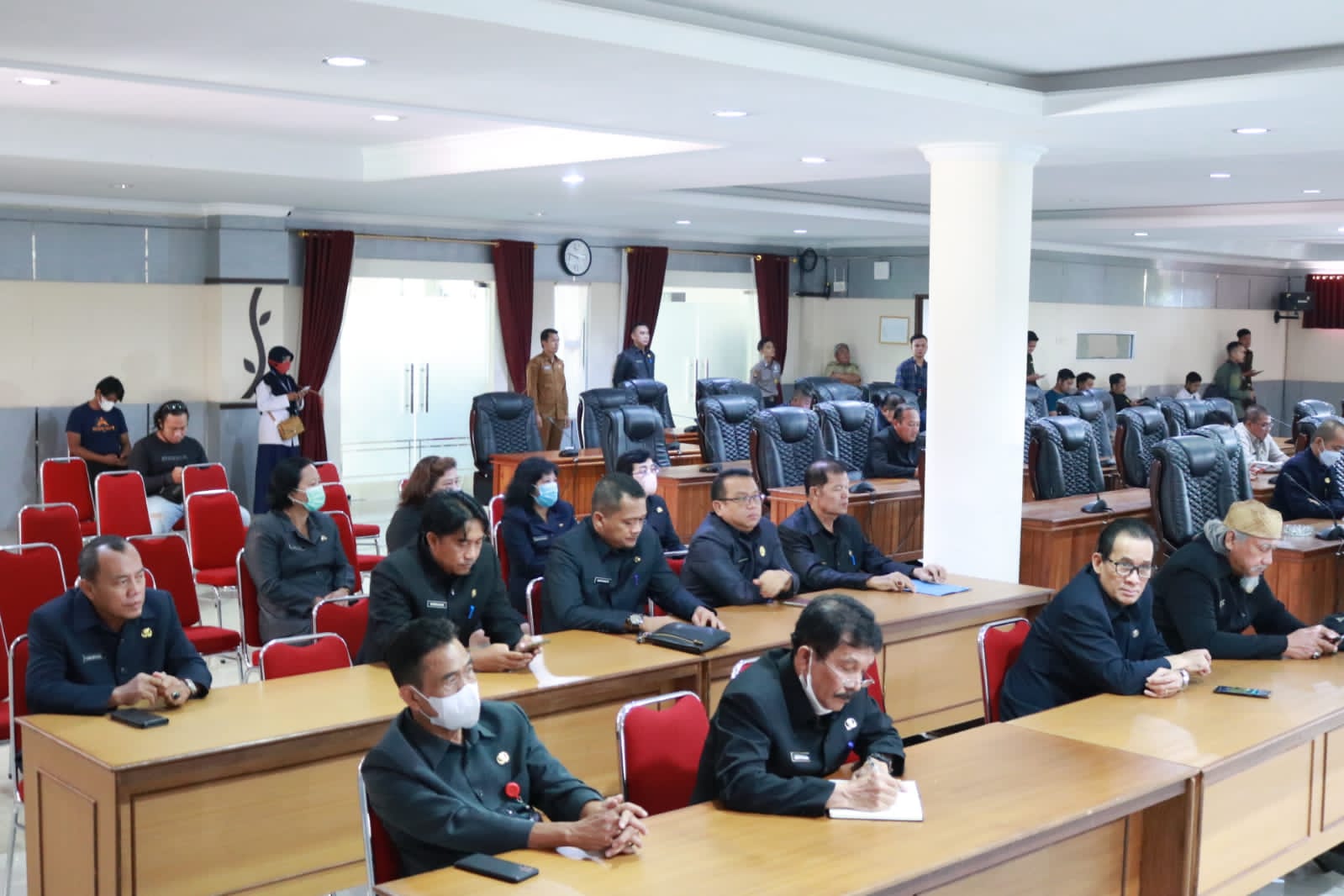 Rapat paripurna DPRD Sintang dengan SKPD terkait dalam rangka penetapan Program Pembentukan Peraturan Daerah (Propemperda) Kabupaten Sintang tahun 2023, pada Senin (28/11/2022).