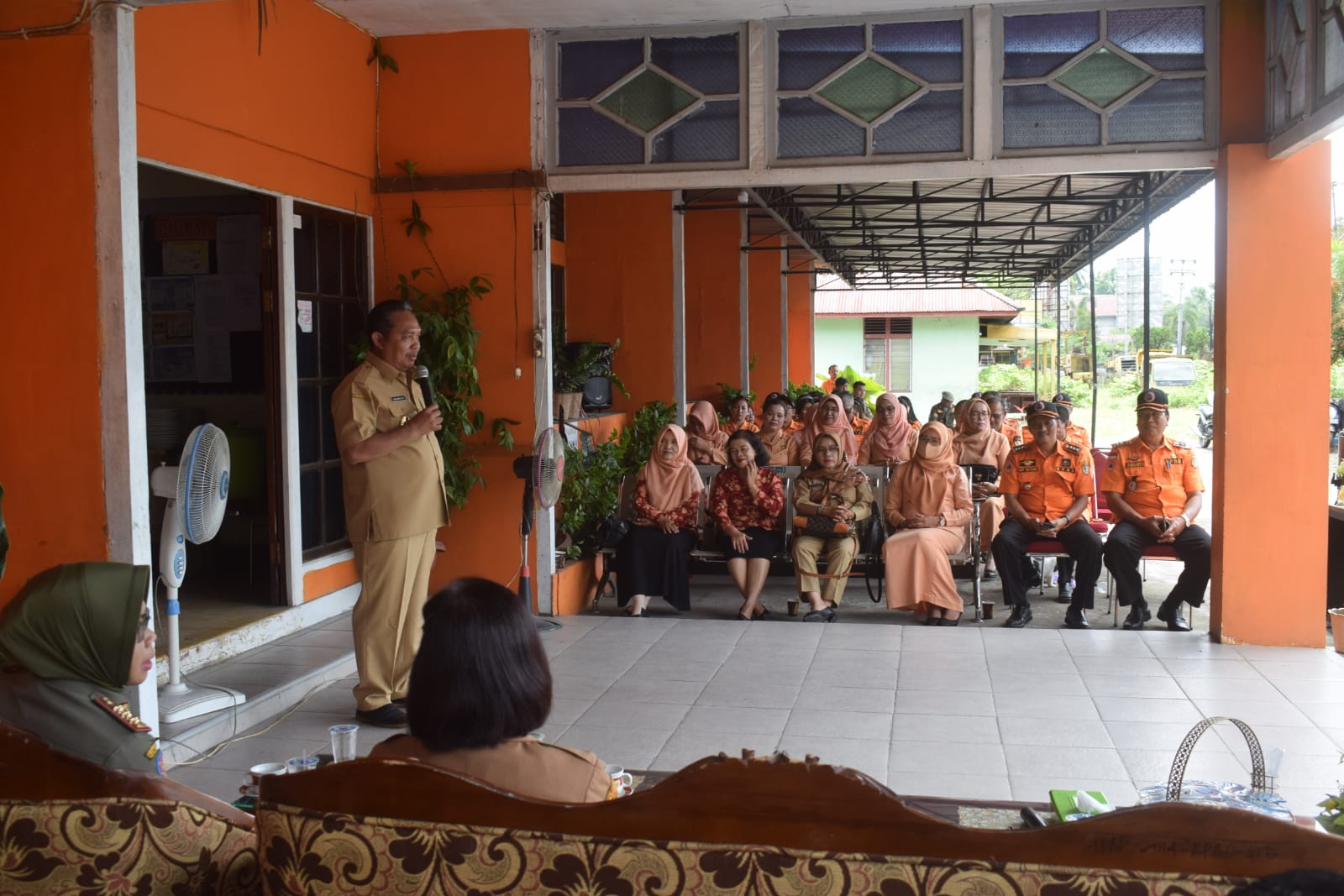 Wakil Bupati Sintang, Melkianus menghadiri Silaturahmi Perayaan Natal Bersama Tahun 2022 dan Perayaan Tahun Baru 2023 di Halaman Kantor Badan Penanggulangan Bencana Daerah (BPBD) Kabupaten Sintang, Selasa 10 Januari 2023.