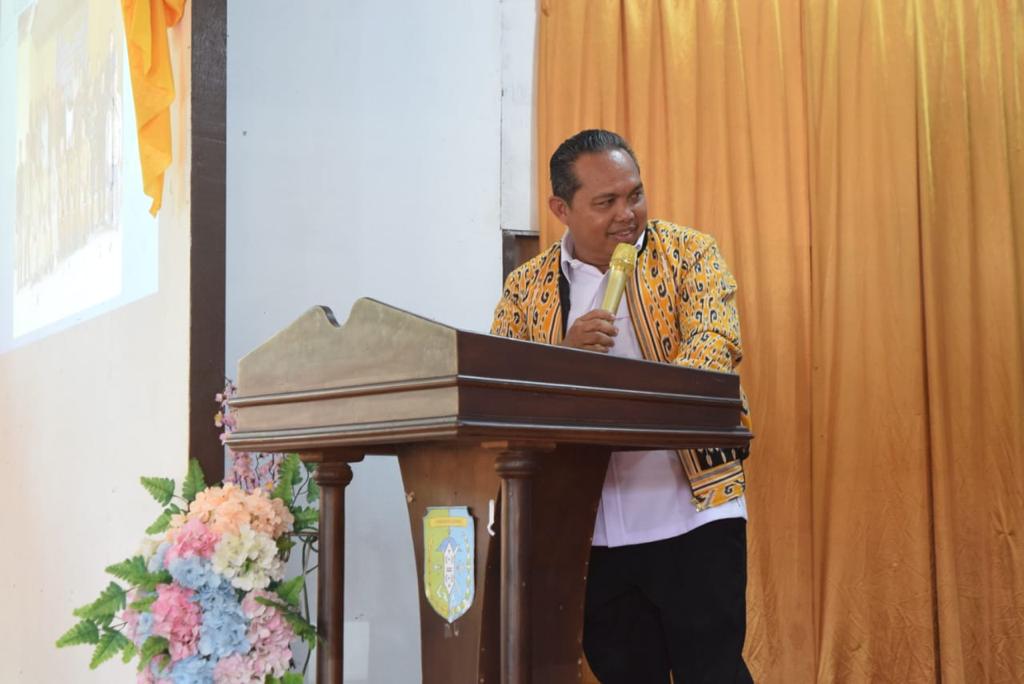 Wakil Bupati Sintang, Melkianus.